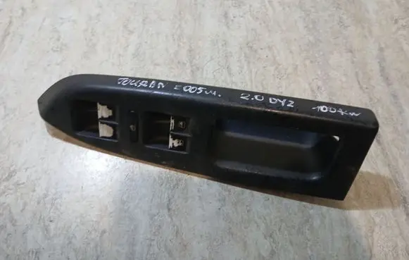 Volkswagen Touran I Electric window control switch 1T1867371F