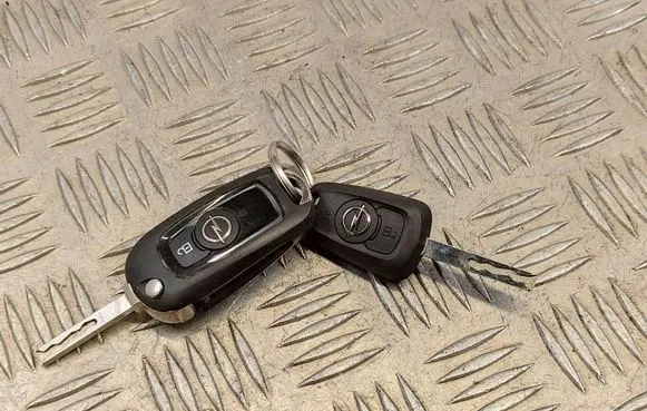 Opel Astra K Ignition key/card 
