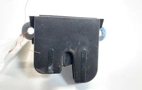 Volkswagen Touran I Tailgate exterior lock 
