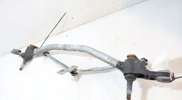 Renault Clio III Front wiper linkage 