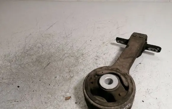 Honda Civic Engine mount bracket