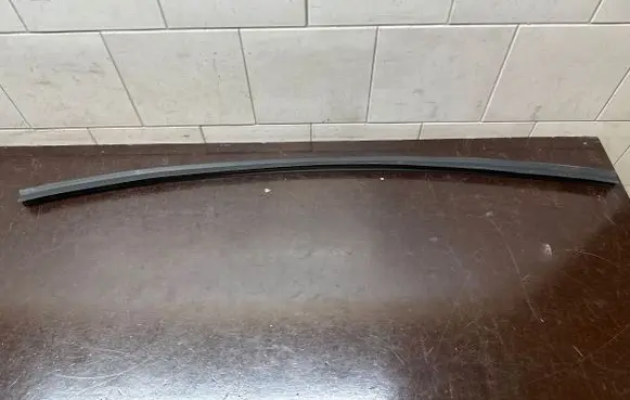 Honda HR-V Rubber seal front door (on door) 