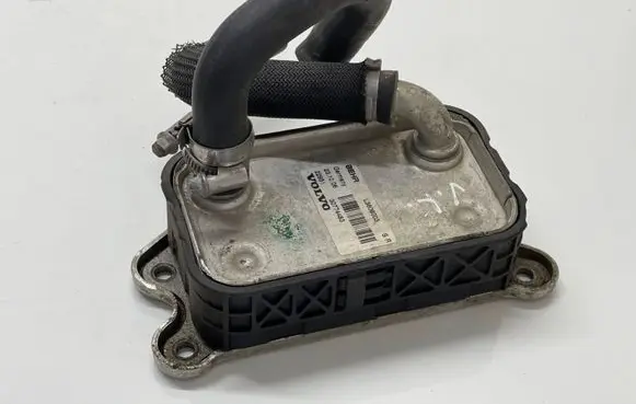 Volvo V50 Engine oil radiator 30774483 L3606003