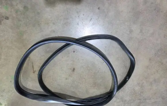 Volvo XC60 Front door rubber seal 