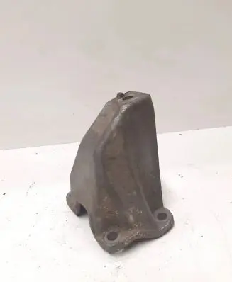 Engine mounting bracket