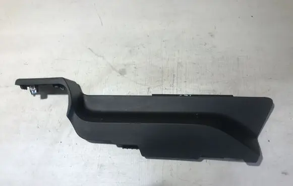 Volvo XC90 Rear seat side bottom trim 39829392