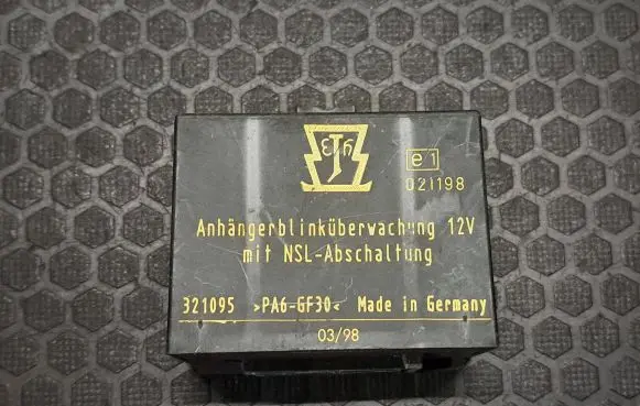 Audi A6 S6 C5 4B Airbag deployment crash/impact sensor 021198 321095