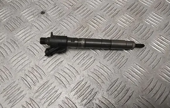 Volvo XC70 Fuel injector 31272690