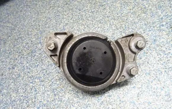 Mercedes-Benz GLC X253 C253 Engine mount bracket A2052407800