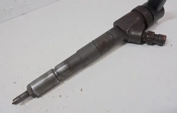 Opel Vectra C Fuel injector 0445110243
