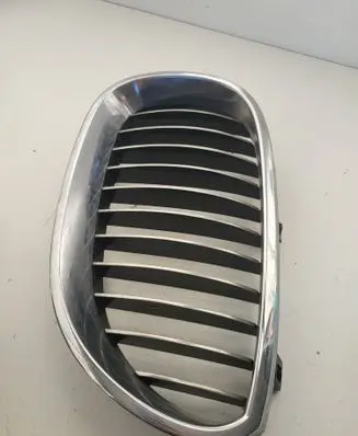 BMW 5 E60 E61 Front bumper upper radiator grill 51137027061