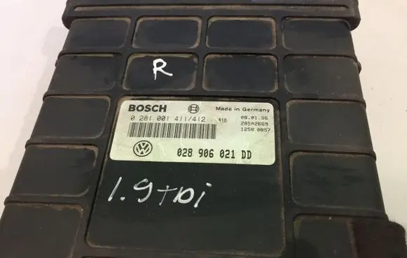 Volkswagen PASSAT B4 Engine control unit/module 028906021DD 0281001411412