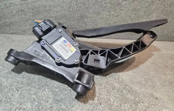 Hyundai i40 Accelerator throttle pedal 327263Z900 327272T9000 LKD0085C3Z900