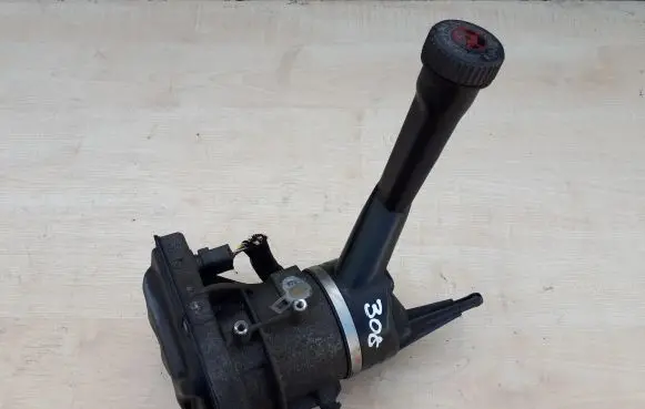 Peugeot 308 Power steering pump 9684979180