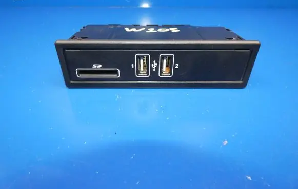 Mercedes-Benz C W205 USB socket connector A2058200226 220415
