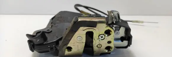 Toyota Corolla E120 E130 Front door lock 