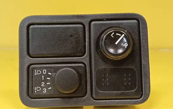 Nissan Almera N16 Headlight level height control switch 37024A