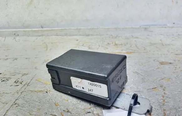 Mitsubishi Pajero Wing mirror control module MR583832