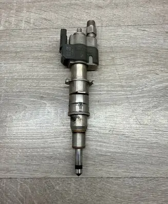 BMW 1 E81 E87 Fuel injector 7589048 10181010 PA66GF35