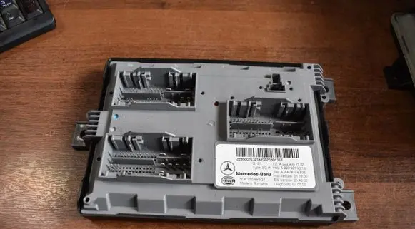 Mercedes-Benz S W223 Trunk lid opening control unit A2239007132