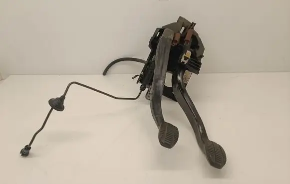 BMW 2 F46 Pedal assembly 6870847