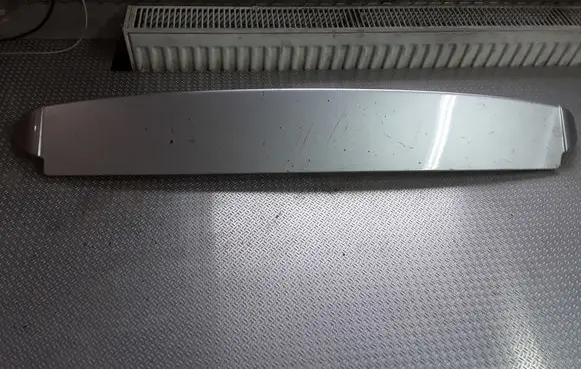 Tailgate/trunk spoiler