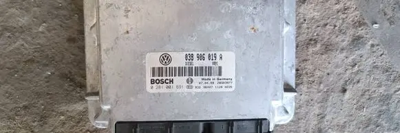 Volkswagen PASSAT B5 Engine control unit/module 038906019A 0281001691