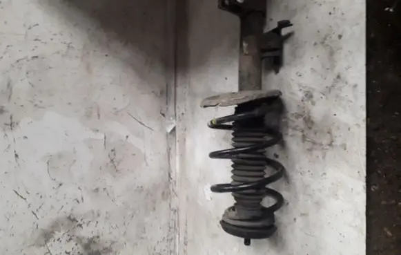 Peugeot 308 Front shock absorber/damper