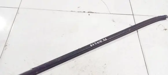 Toyota Yaris Verso Front door glass trim molding 