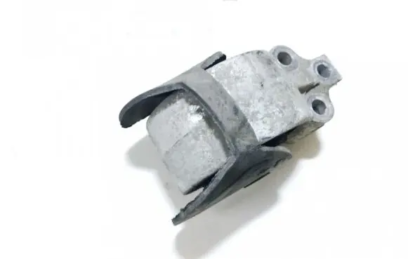 Mitsubishi Space Star Engine mount bracket