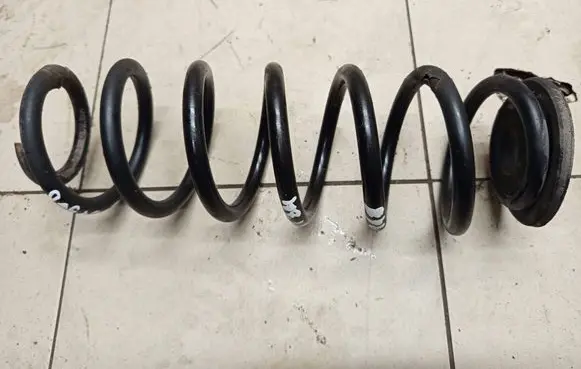 Volkswagen PASSAT B7 Rear coil spring