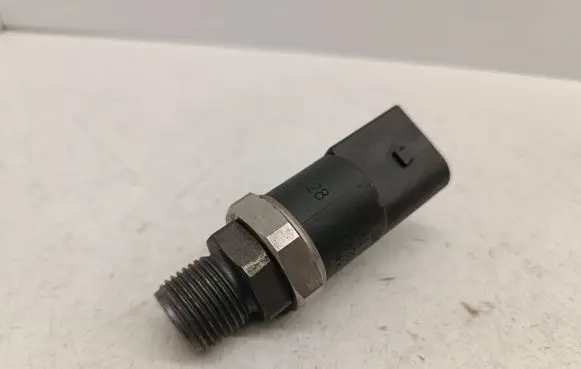 Mercedes-Benz A W168 Fuel pressure sensor A0041531528 0281002239 0041531528