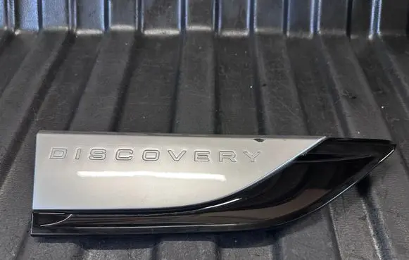 Land Rover Discovery 5 Fender model badge letters HY32280B10CB HY32280B10BB