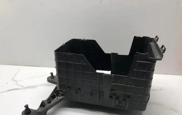 Volkswagen PASSAT B6 Battery box tray 1K0915333C