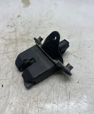 Skoda Octavia Mk2 (1Z) Tailgate/trunk/boot lock/catch/latch 1Z5827501C BN3CZ