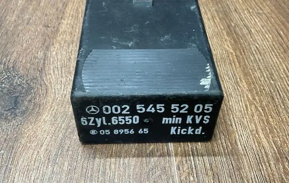 Mercedes-Benz E W124 Fuel pump relay 0025455205