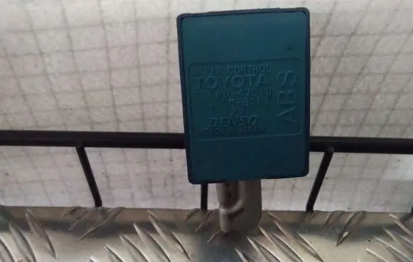 Toyota Prius (XW20) Window wiper relay 8594047010 0521003082