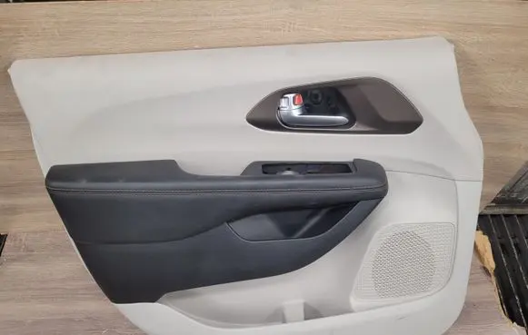 Chrysler Pacifica Front door card panel trim 5RP552D2AF 028447105