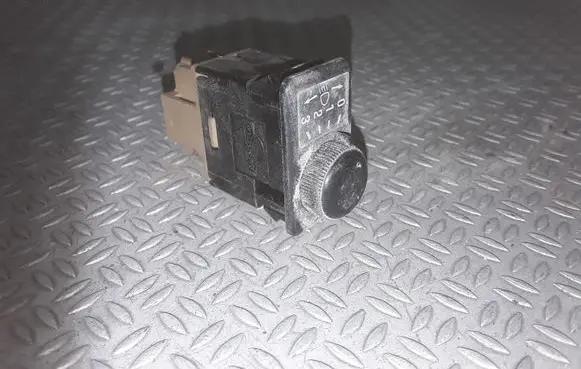 Nissan Patrol Y61 Headlight level height control switch