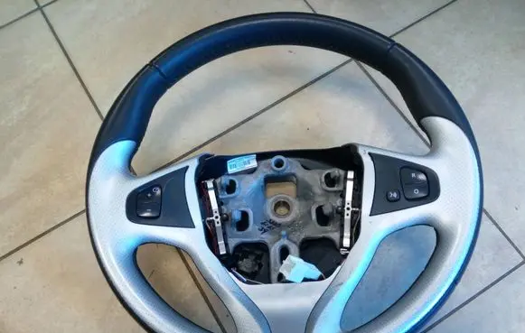 Renault Clio IV Steering wheel 6218822 632880400A 484005395R