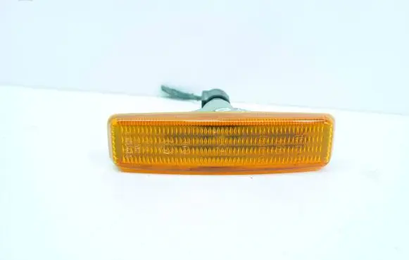 BMW 5 E39 Front fender indicator light 8360589