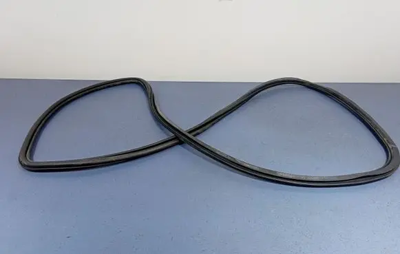 Audi Q7 4L Front door rubber seal 