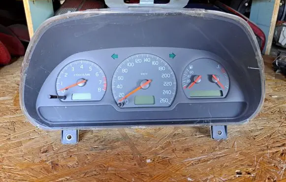 Volvo S40, V40 Speedometer (instrument cluster) 30857575 30857575I 99W43D3