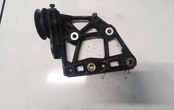 Nissan X-Trail T30 Engine mounting bracket AD201