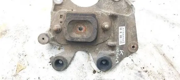 Engine mount bracket