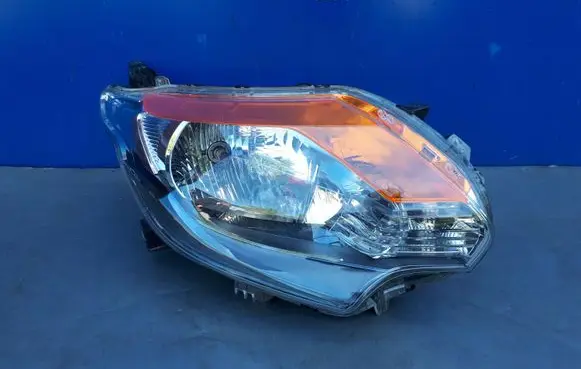 Mitsubishi L200 Headlight/headlamp 8301C730
