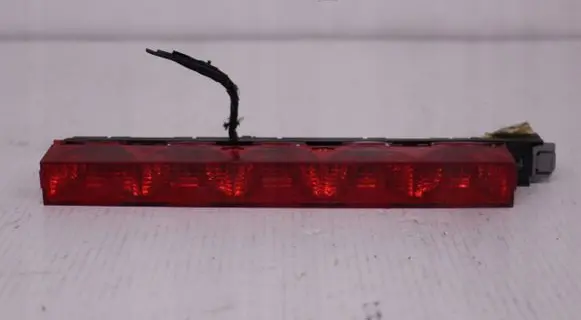 Third/center stoplight