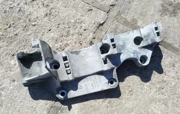 Volkswagen Bora Generator/alternator bracket 045903143C