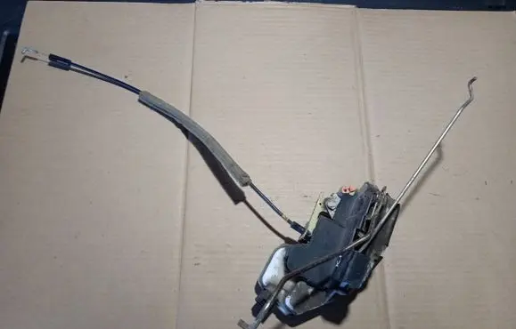 Mitsubishi Pajero Pinin Front door lock