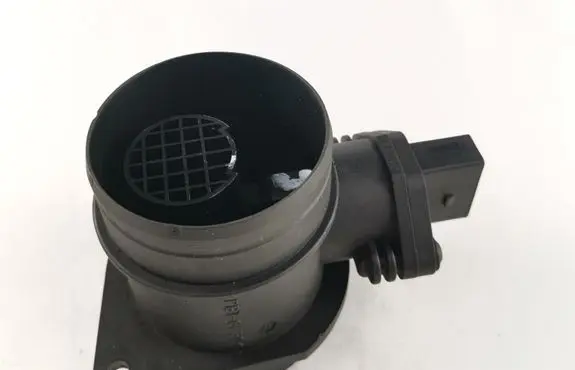 Volkswagen New Beetle Mass air flow meter 038906461C 0281002757